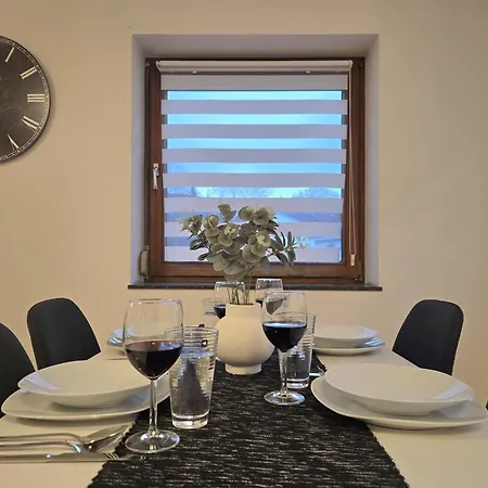 Apartment Holiday&stay, Apartment, Kueche, 85zoll Tv, Wlan *